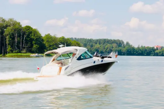 Read more about the article What Makes FOUR WINNS VISTA 358 the Top Choice for Premium Yacht Rental Services in Malaysia?
